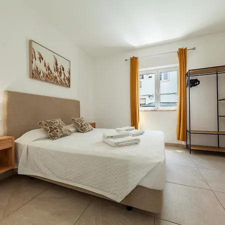 B88 - Mendonca Street Appartement