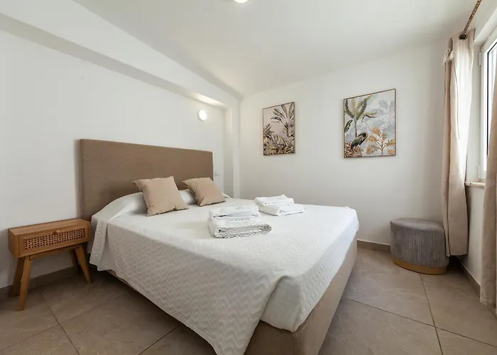 B88 - Mendonca Street