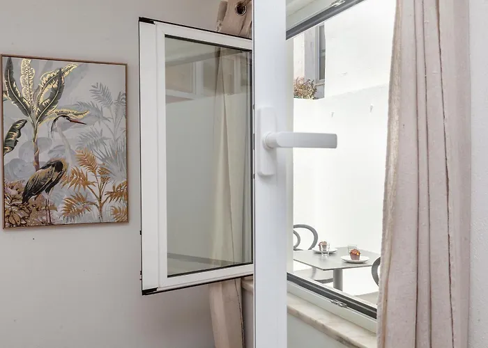 B88 - Mendonca Street