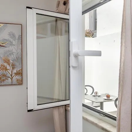 B88 - Mendonca Street