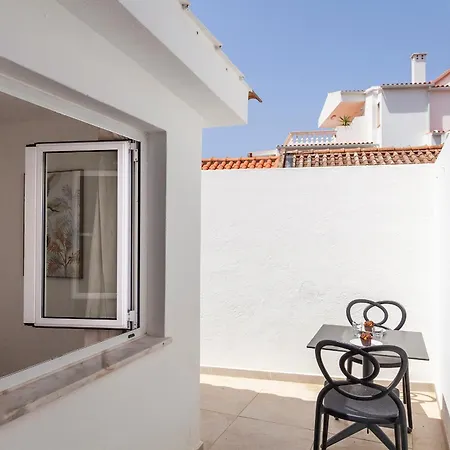 B88 - Mendonça Street * Lagos
