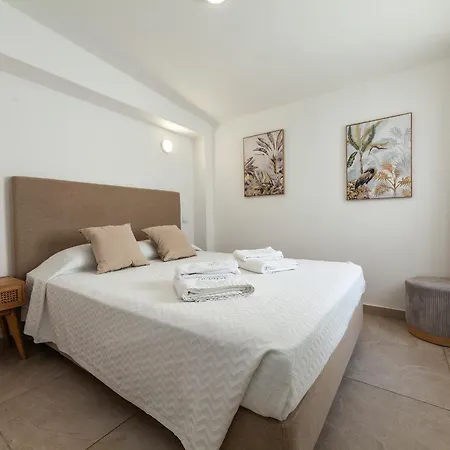 B88 - Mendonca Street