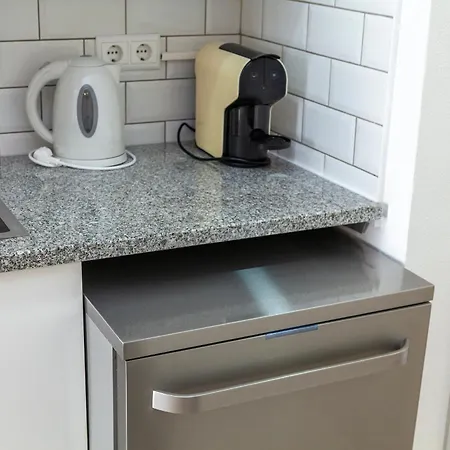 B88 - Mendonca Street Apartment *