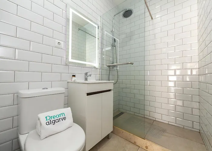 B88 - Mendonca Street *