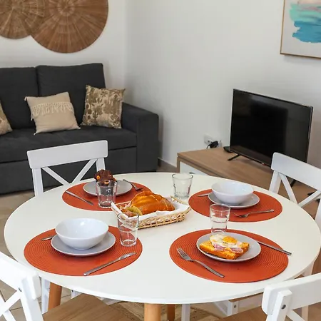 B88 - Mendonca Street *